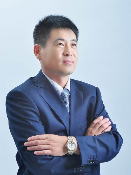 高经国 优秀企业培训师 一级拓展训练师 二级心理咨询师 亲子教育专家 潜能教育培训专家 天信文化传播有限公司董事长 天信拓展培训基地培训总监.JPG