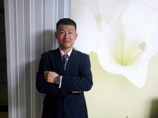 贺龙飞 一级拓展培训师 二级心里咨询师 团队建设专家 潜能开发培训师 天信企业管理培训有限公司--天信拓展培训基地资深教官.jpg